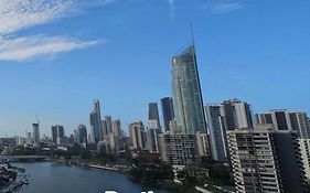 Penthouse In Surfers Hawaiian Holiday Apartments